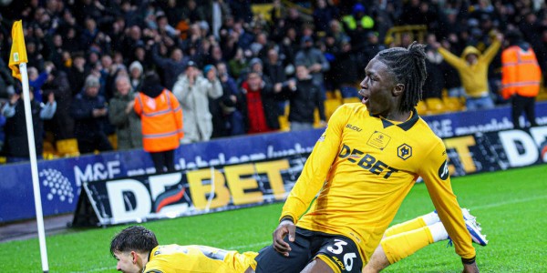 爆冷！英超倒数第一狼队2-0维拉 曼联本轮取胜将升至第3