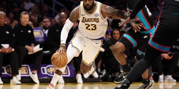 "东詹"狂轰62+16+18 湖人关键时刻战绩12胜0负