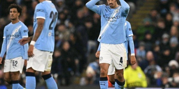 轮换10人0-2爆冷！曼城欧冠主场败北，球迷怒批瓜帅：太瞧不起对手