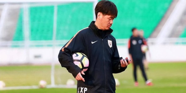 李霄鹏辞去海牛主帅后传闻加盟法甲遭否认，鲁能核心球员被挖传言不实