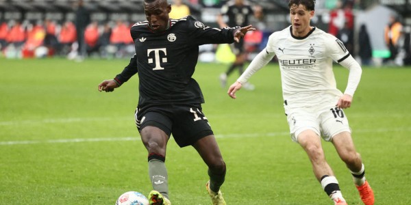 德甲-17岁卡尔连场破门韩国归化染红 拜仁3-0十人门兴