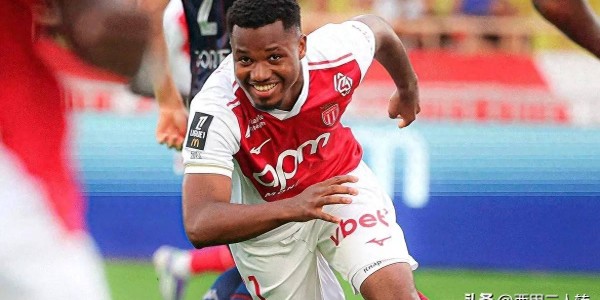 梅开二度！巴萨弃将在法甲起死回生，登上射手榜首位