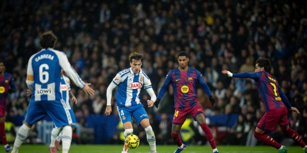 西甲-费尔明两助攻奥尔莫莱万破门 巴萨2-0西班牙人