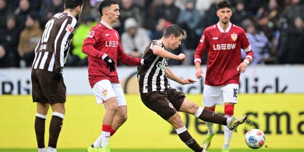 2-1大冷门，32%控球率仍赢，德甲第17掀翻德甲第4，终结8场不胜