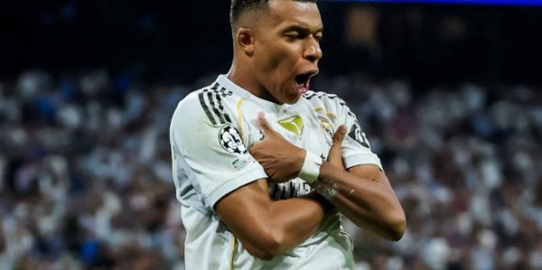 姆巴佩双响展领袖风采 阿隆索点赞真领袖之举