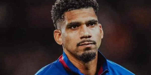 巴萨副队长阿劳霍“消失”33天后重返训练场，6000名球迷现场见证